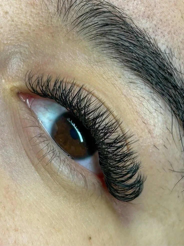 Curso de Volume Brasileiro — imagem já utilizada no site da Karine Bueno