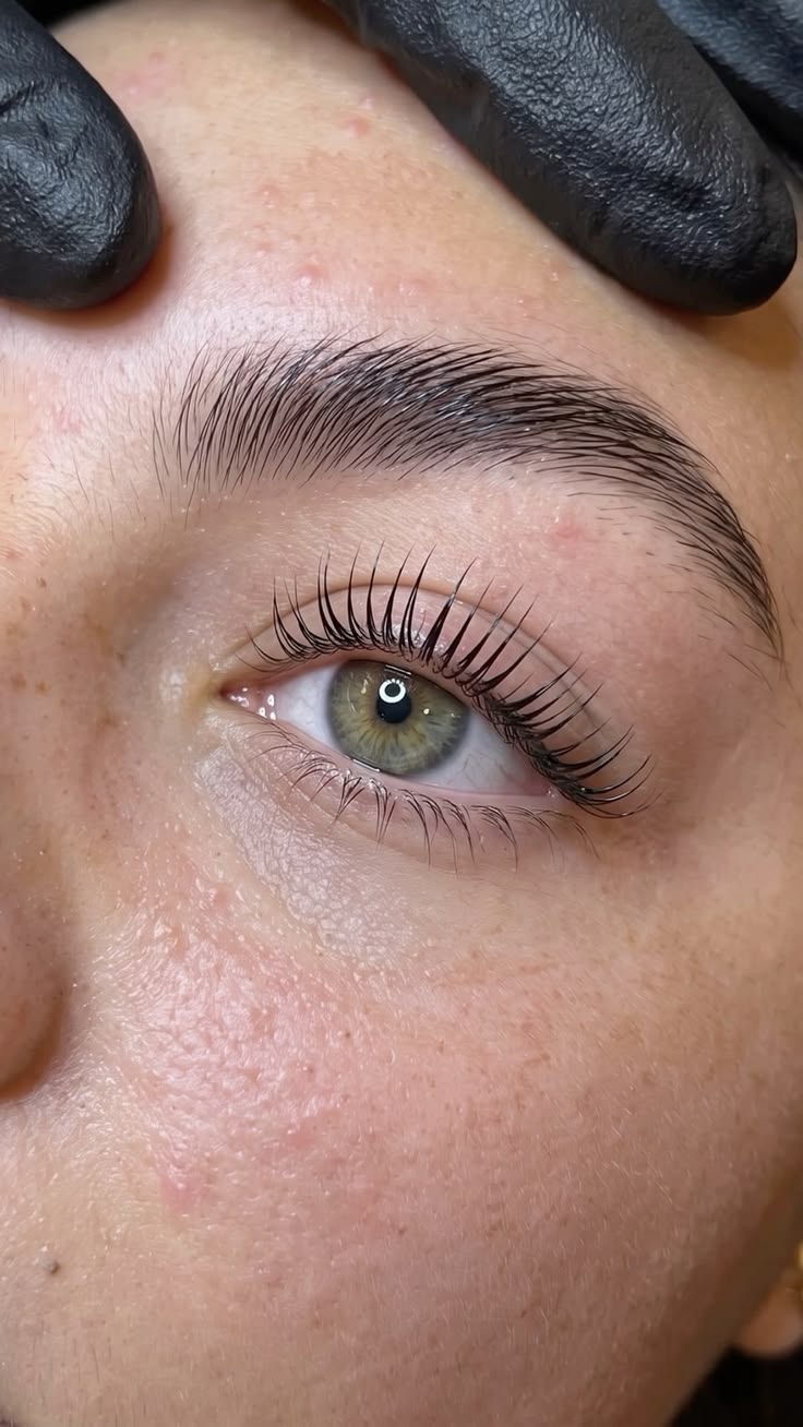 Cílios com curvatura natural em Lash Lifting